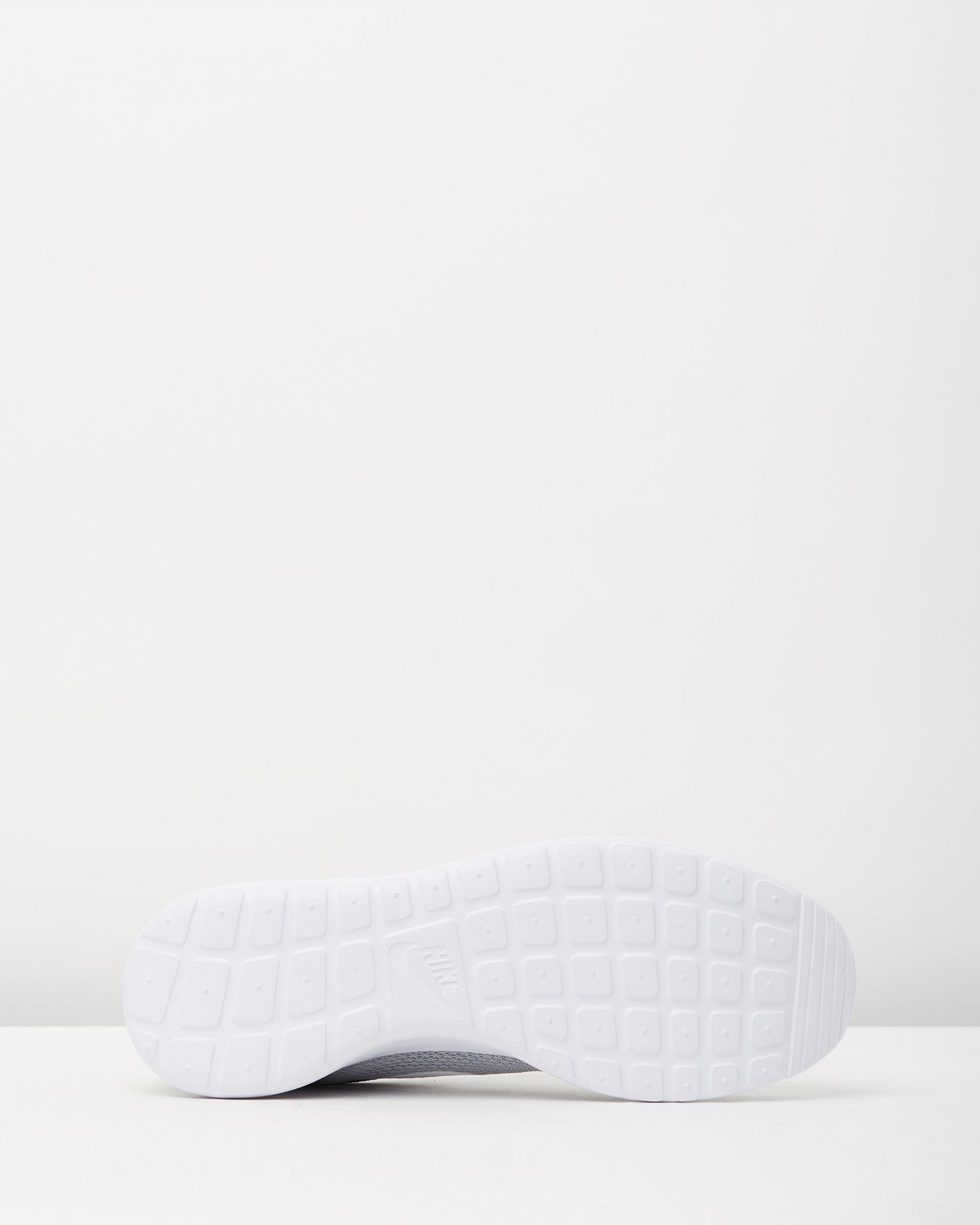 Nike Mens Roshe One Wolf Grey White 4 Nike Mens Roshe One Wolf Grey White 4